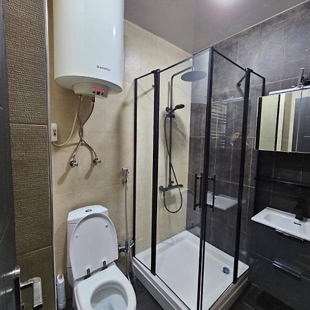 Black-White Rooms บาทูมิ ภายนอก รูปภาพ