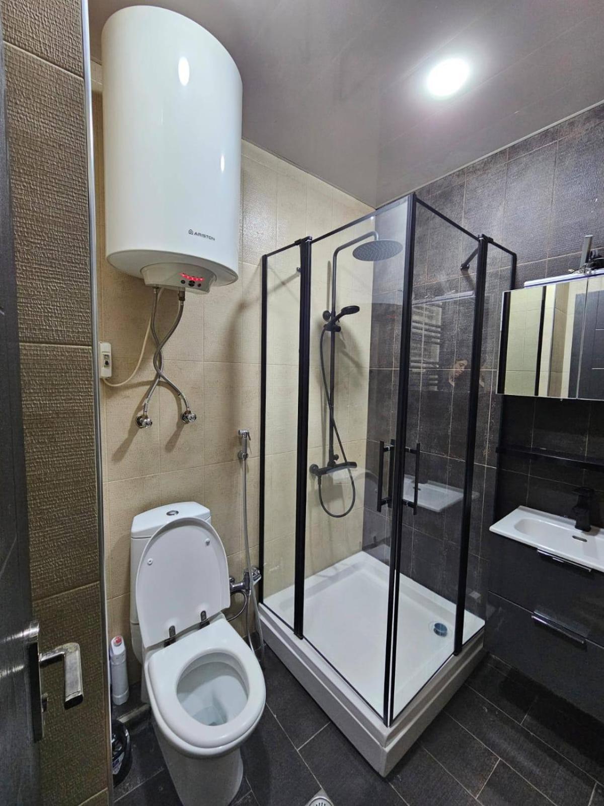 Black-White Rooms บาทูมิ ภายนอก รูปภาพ