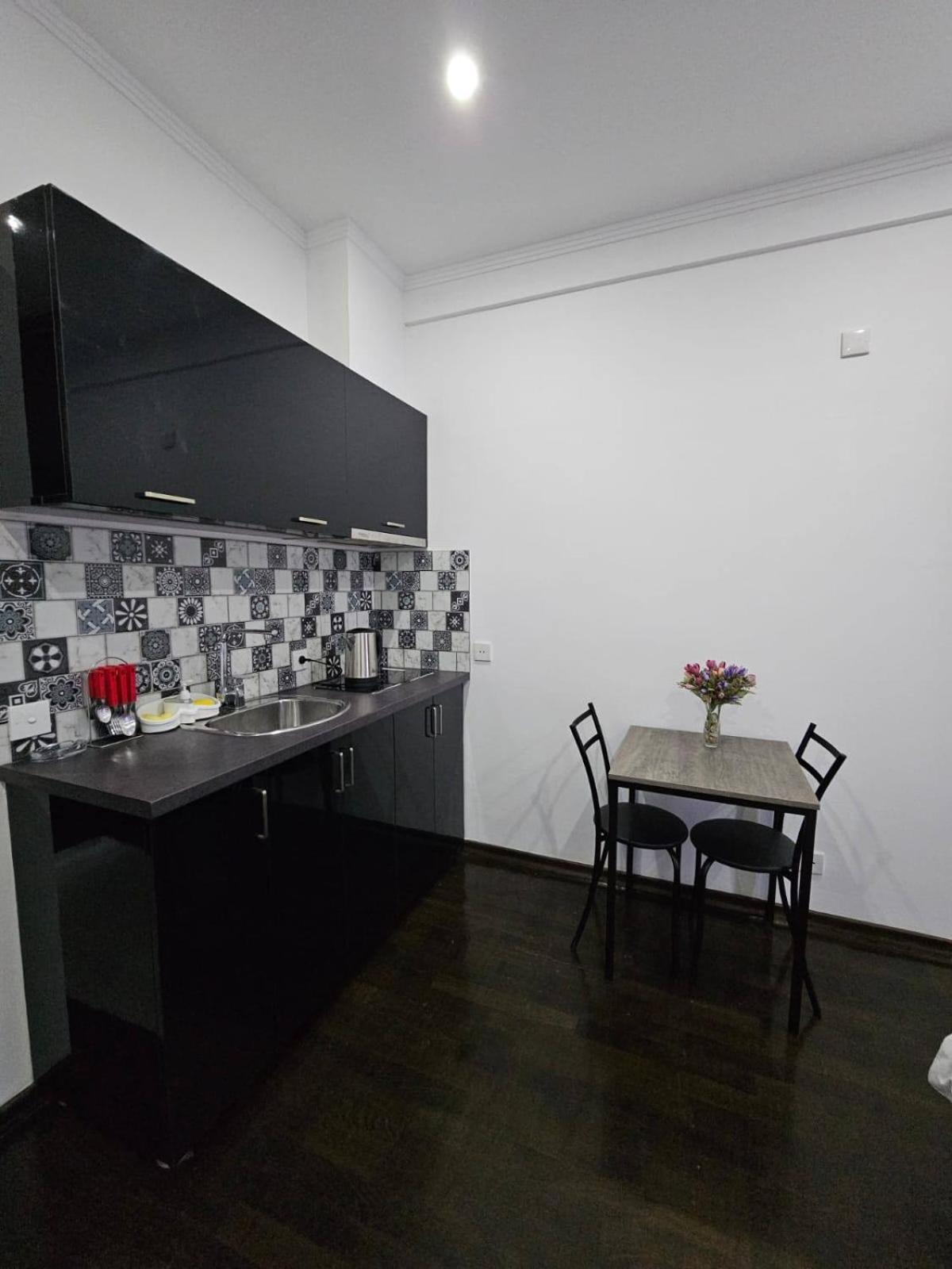 Black-White Rooms บาทูมิ ภายนอก รูปภาพ