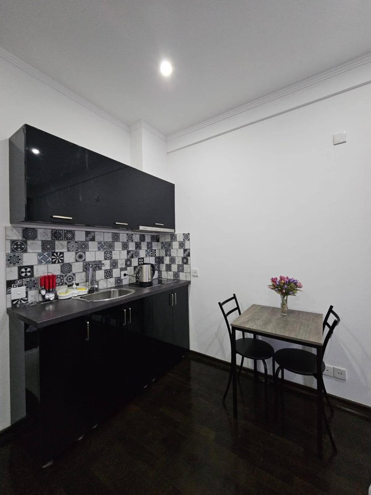 Black-White Rooms บาทูมิ ภายนอก รูปภาพ
