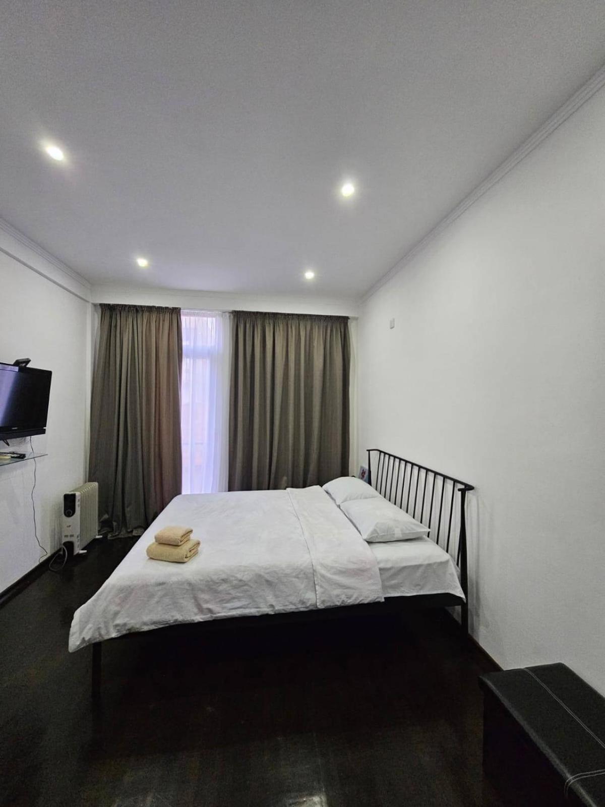Black-White Rooms บาทูมิ ภายนอก รูปภาพ