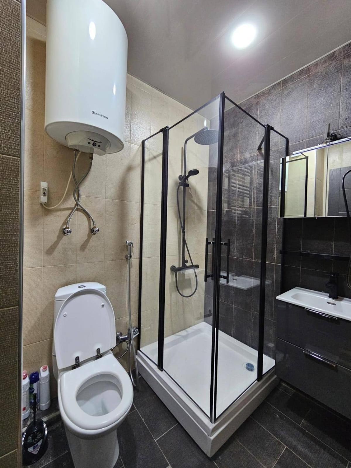 Black-White Rooms บาทูมิ ภายนอก รูปภาพ