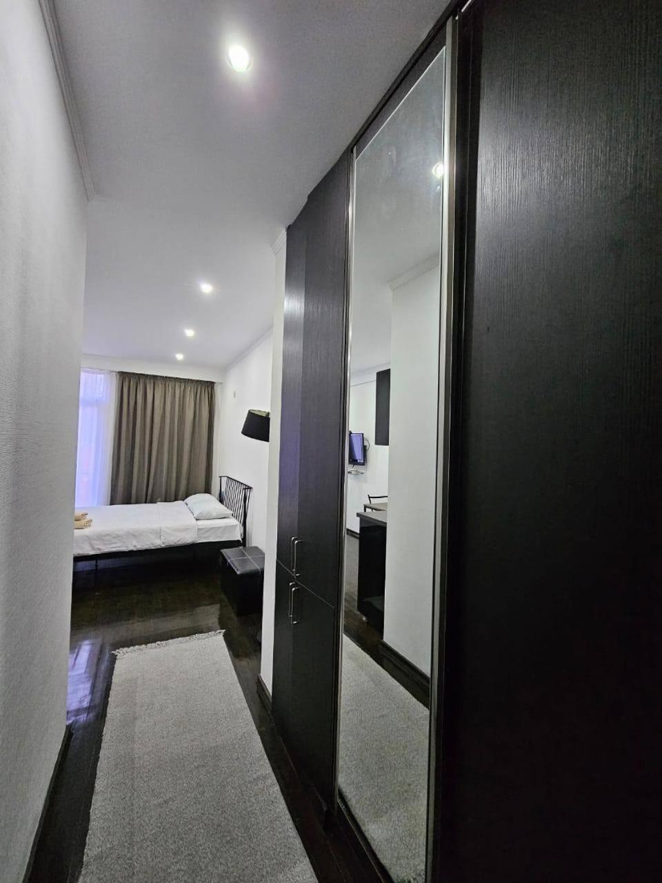 Black-White Rooms บาทูมิ ภายนอก รูปภาพ