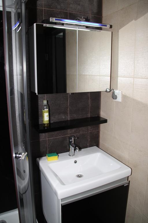 Black-White Rooms บาทูมิ ภายนอก รูปภาพ