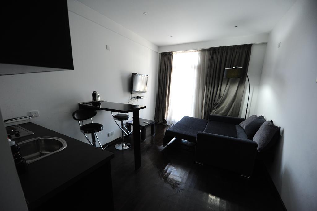 Black-White Rooms บาทูมิ ภายนอก รูปภาพ